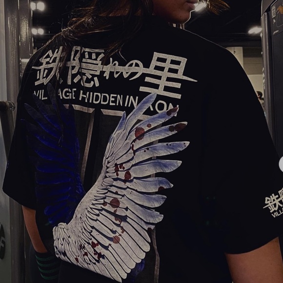 Village Hidden In Iron Short Sleeve Graphic Shirt Size Small Excellent Condition - Picture 10 of 10